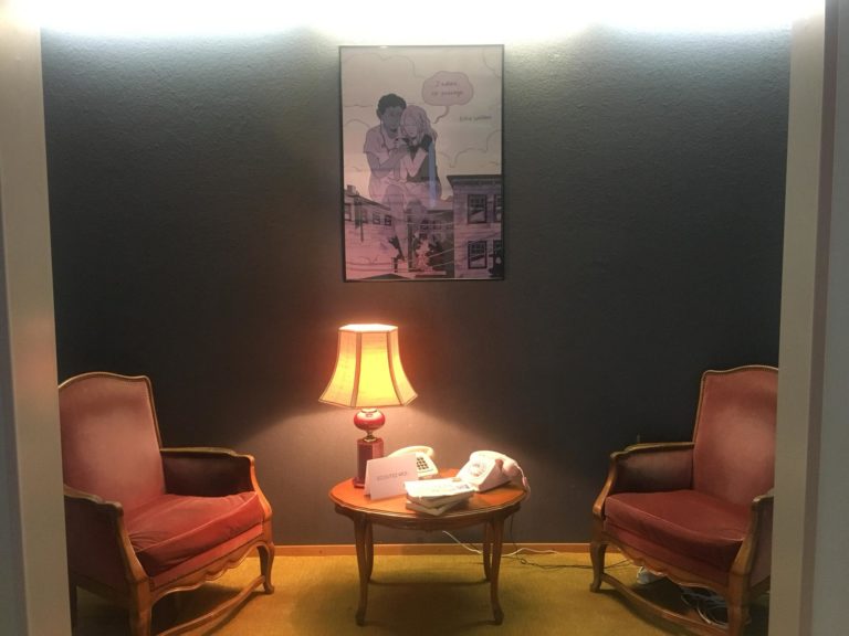 ...ainsi que s'installer pour lire ou discuter dans des petits salons accueillants.